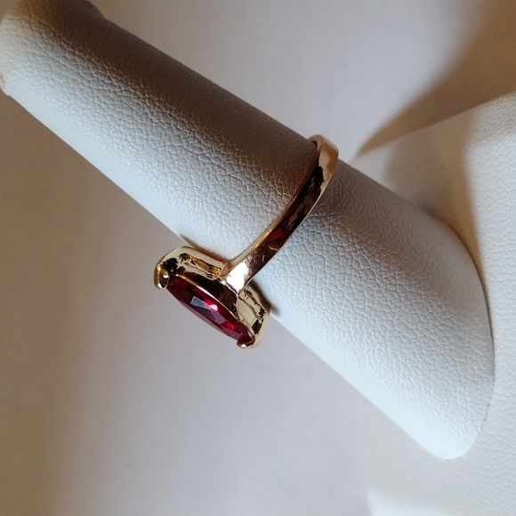 SOLD!! NWT Beautiful Boho Gold 7.5 Ring w Bright Red Zircon Stone!! - Picture 3 of 5